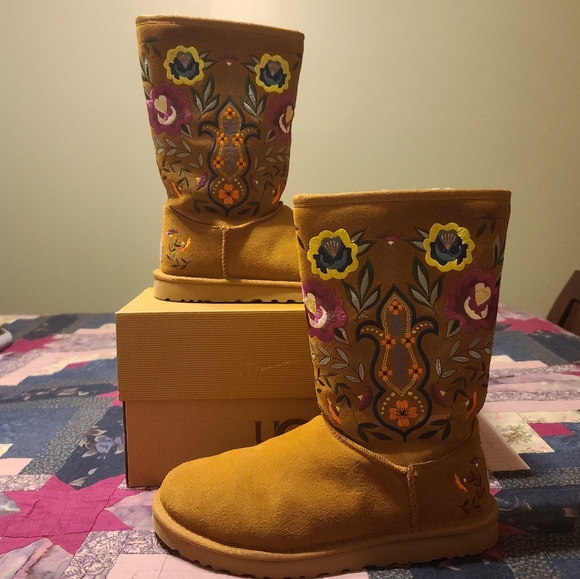 *SOLD* Floral Embroidered UGG Boots - Picture 2 of 10